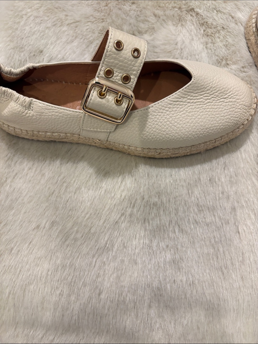 Off white leather flat buckle shie - Picture 2 of 3